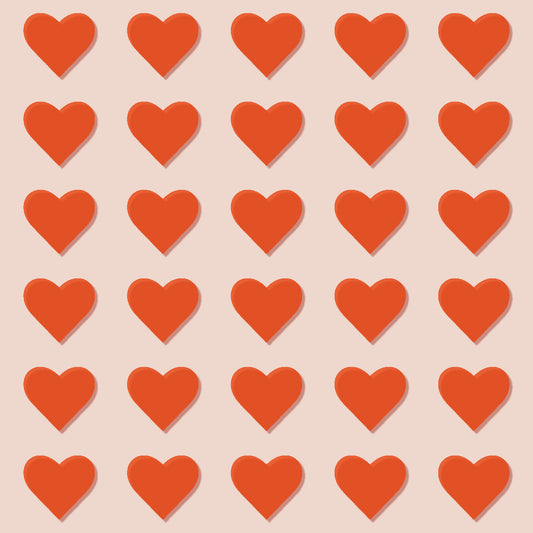 Schablone „Big Heart Pattern“ zum Aufbringen eines dekorativen Herzmusters auf Möbel, Wände und Accessoires.